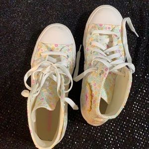 Girls size 3 converse